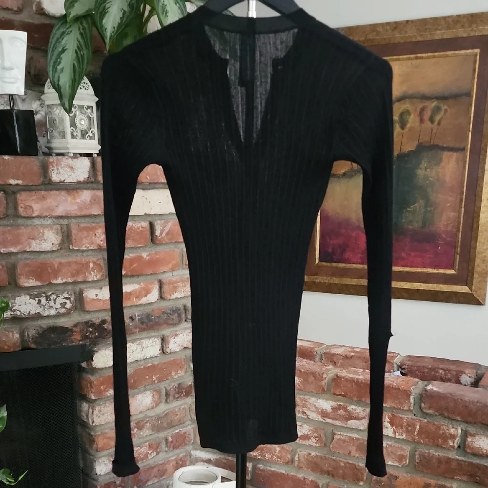 SKIMS Black Ribbed Long Sleeve Henley Top - Picture 6 of 14